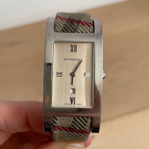Burberry watch - Picture 1 of 4